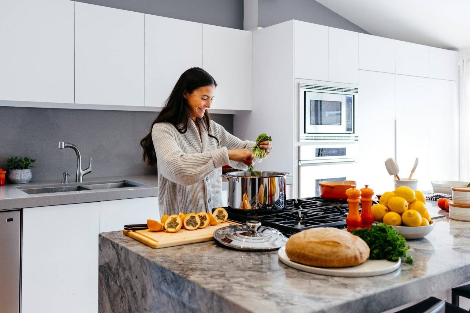Healthy Eating: 8 Easy Nutrition Tips for Busy Professionals