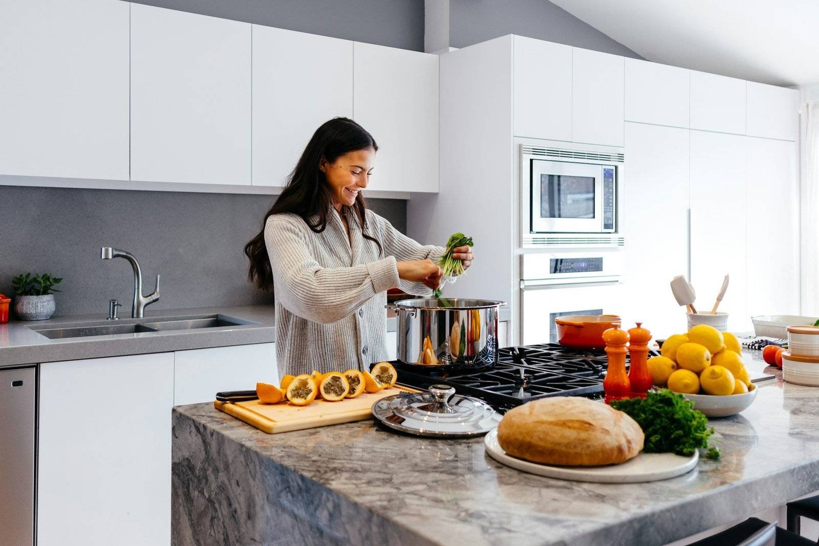 Healthy Eating: 8 Easy Nutrition Tips for Busy Professionals